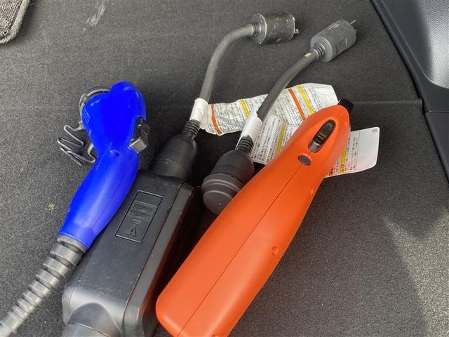 ＲＡＶ４　ＰＨＶ Ｇ　ＥＴＣ　メモリーナビ　バックカメラ　ドライブレコーダー　ＡＷ　４ＷＤ　記録簿　フルセグＴＶ　プリクラッシュセーフティ（3枚目）