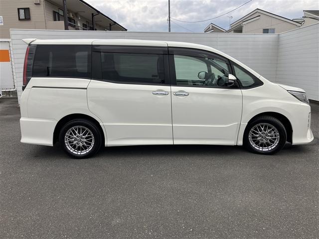 ノア ハイブリッドＳｉ　ダブルバイビーＩＩ　Ｂカメラ　横滑り防止装置　記録簿有　ＬＥＤ　エアロ　地デジ　ドラレコ　ミュージックプレイヤー接続可　１オーナー　オートクルーズ　ＤＶＤ再生可　メモリナビ　エアバッグ　ＥＴＣ　ナビ＆ＴＶ　３列シート（7枚目）