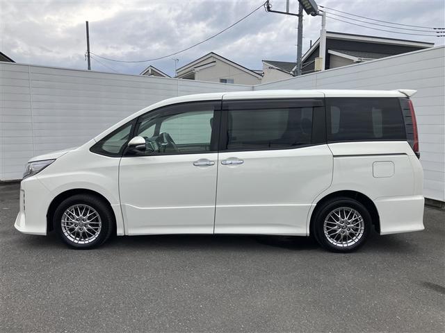 ノア ハイブリッドＳｉ　ダブルバイビーＩＩ　Ｂカメラ　横滑り防止装置　記録簿有　ＬＥＤ　エアロ　地デジ　ドラレコ　ミュージックプレイヤー接続可　１オーナー　オートクルーズ　ＤＶＤ再生可　メモリナビ　エアバッグ　ＥＴＣ　ナビ＆ＴＶ　３列シート（11枚目）