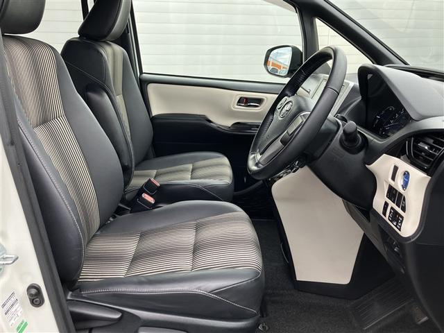 ノア ハイブリッドＳｉ　ダブルバイビーＩＩ　Ｂカメラ　横滑り防止装置　記録簿有　ＬＥＤ　エアロ　地デジ　ドラレコ　ミュージックプレイヤー接続可　１オーナー　オートクルーズ　ＤＶＤ再生可　メモリナビ　エアバッグ　ＥＴＣ　ナビ＆ＴＶ　３列シート（18枚目）