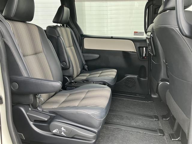 ノア ハイブリッドＳｉ　ダブルバイビーＩＩ　Ｂカメラ　横滑り防止装置　記録簿有　ＬＥＤ　エアロ　地デジ　ドラレコ　ミュージックプレイヤー接続可　１オーナー　オートクルーズ　ＤＶＤ再生可　メモリナビ　エアバッグ　ＥＴＣ　ナビ＆ＴＶ　３列シート（23枚目）