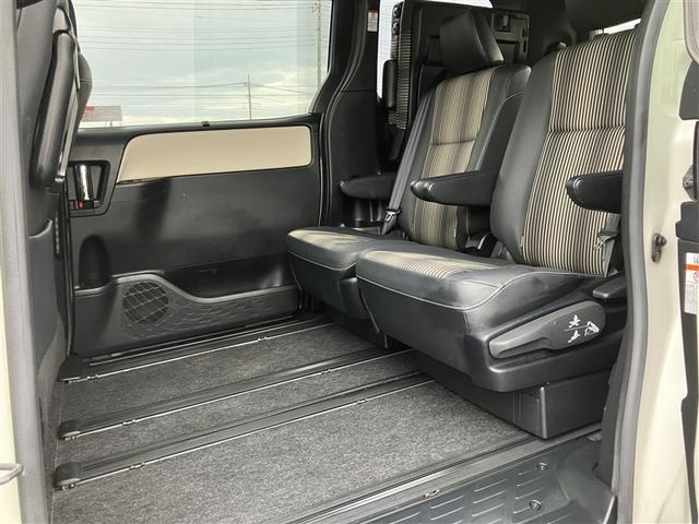 ノア ハイブリッドＳｉ　ダブルバイビーＩＩ　Ｂカメラ　横滑り防止装置　記録簿有　ＬＥＤ　エアロ　地デジ　ドラレコ　ミュージックプレイヤー接続可　１オーナー　オートクルーズ　ＤＶＤ再生可　メモリナビ　エアバッグ　ＥＴＣ　ナビ＆ＴＶ　３列シート（24枚目）