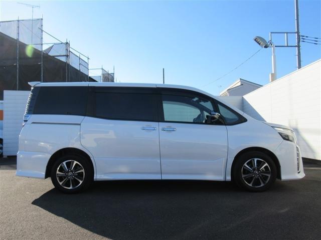 ヴォクシー ＺＳ　煌　地上デジタル　ＴＳＳ　両側パワードア　アイドリングストップ車　パワーウィンド　横滑防止　ＤＶＤ可　盗難防止装置　スマートエントリー　Ｂカメラ　ＡＵＸ　ＬＥＤヘッドライト　メモリーナビ　３列シート　ＡＷ（10枚目）