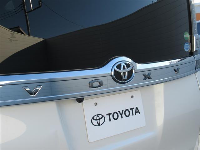 ヴォクシー ＺＳ　煌　地上デジタル　ＴＳＳ　両側パワードア　アイドリングストップ車　パワーウィンド　横滑防止　ＤＶＤ可　盗難防止装置　スマートエントリー　Ｂカメラ　ＡＵＸ　ＬＥＤヘッドライト　メモリーナビ　３列シート　ＡＷ（13枚目）