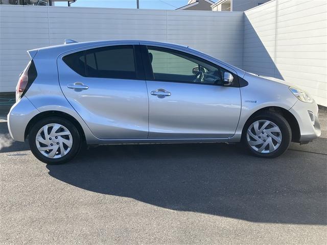 アクア Ｇ　バックモニタ　セキュリティー　ドライブレコーダ　デュアルエアバック　ナビＴＶ　パワーウィンドウ　ＥＳＣ　ＡＴエアコン　ＡＢＳ　パワーステアリング　運転席エアバッグ　キーレススタートシステム　ＥＴＣ（6枚目）