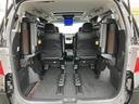 ３列目を跳ね上げれば広々としたラゲージスペースになりますよ♪