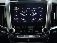 マルチオペレーションタッチの左右独立温度コントロールフルオートエアコンで車内はいつでも快適！ 7