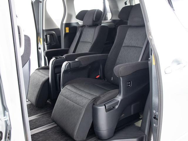 アルファード ２４０Ｓ　Ｃパッケージ　（禁煙車）（モデリスタグリル）（アルパインＢＩＧ－Ｘナビ）（後席モニター）エグゼクティブシート／両側自動ドア／パワーバックドア／バックカメラ／クルーズコントロール／クリアランスソナー／コンビハンドル／（25枚目）