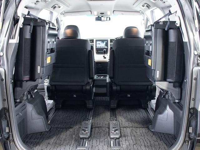 ヴェルファイア ２．４Ｚ　ゴールデンアイズ　（禁煙・ワンオーナー車）（後席モニター）（両側自動ドア）（パワーバックドア）純正ＨＤＤナビ／バックカメラ／クルーズコントロール／クリアランスソナー／専用黒ハーフレザーシート／コンビハンドル／（30枚目）
