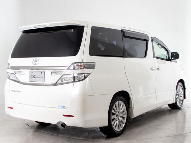 ヴェルファイア ２．４Ｚ　（禁煙車）（８人乗りフルフラットシート）（両側電動スライドドア）（後席モニター）黒革調シートカバー／クリアランスソナー／バックカメラ／Ｂｌｕｅｔｏｏｔｈ接続／フルセグＴＶ／ＨＩＤヘッドライト／ＥＴＣ（14枚目）
