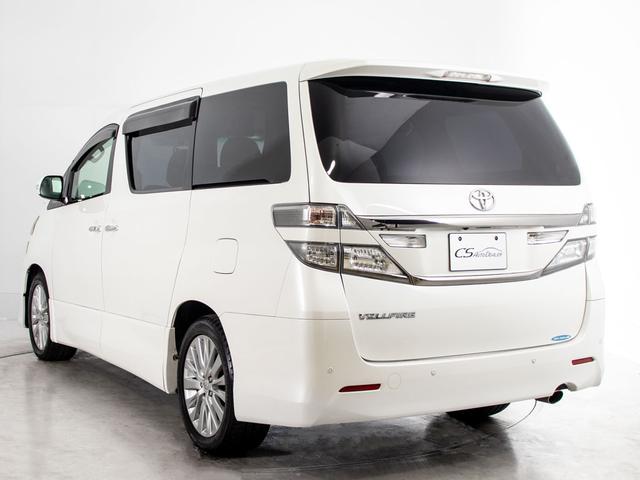 ヴェルファイア ２．４Ｚ　（禁煙車）（８人乗りフルフラットシート）（両側電動スライドドア）（後席モニター）黒革調シートカバー／クリアランスソナー／バックカメラ／Ｂｌｕｅｔｏｏｔｈ接続／フルセグＴＶ／ＨＩＤヘッドライト／ＥＴＣ（16枚目）