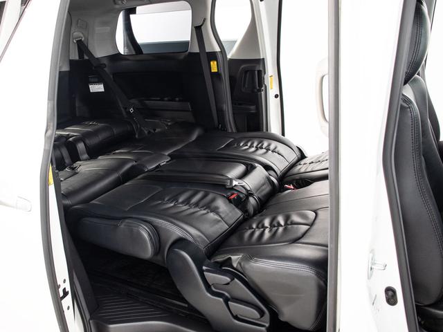 ヴェルファイア ２．４Ｚ　（禁煙車）（８人乗りフルフラットシート）（両側電動スライドドア）（後席モニター）黒革調シートカバー／クリアランスソナー／バックカメラ／Ｂｌｕｅｔｏｏｔｈ接続／フルセグＴＶ／ＨＩＤヘッドライト／ＥＴＣ（28枚目）
