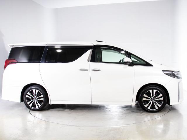 アルファード ２．５Ｓ　Ｃパッケージ　（禁煙車）（サンルーフ）（冷暖房黒革）（純正９型ナビ）後席モニター／トヨタセーフティセンス／踏み間違い防止装置／両側自動ドア／パワーバックドア／バックカメラ／エグゼクティブシート／シートメモリー／（17枚目）