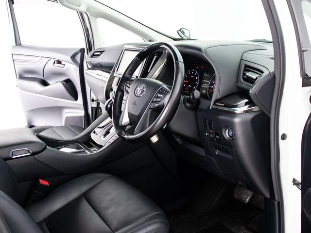アルファード ２．５Ｓ　Ｃパッケージ　（禁煙車）（サンルーフ）（冷暖房黒革）（純正９型ナビ）後席モニター／トヨタセーフティセンス／踏み間違い防止装置／両側自動ドア／パワーバックドア／バックカメラ／エグゼクティブシート／シートメモリー／（40枚目）