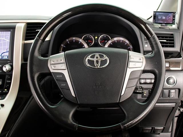 革巻きに加えウッド搭載のウッドコンビハンドル搭載！！グレードにより標準設定となりますが、王道の大人気装備の一つです！！見た目もカッコよくハンドリングのしやすさも御座います！！