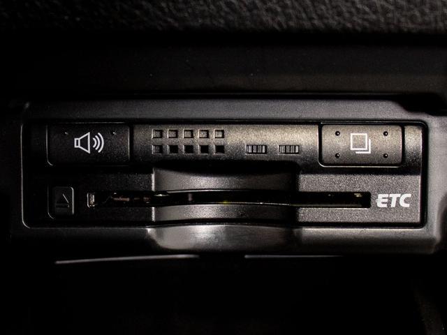 今では必需品のＥＴＣも勿論装備しております！高速道路の料金所も楽々通過できます！ＥＴＣなら高速料金に休日割引きが適用されます！お得にお出かけ出来ますね！