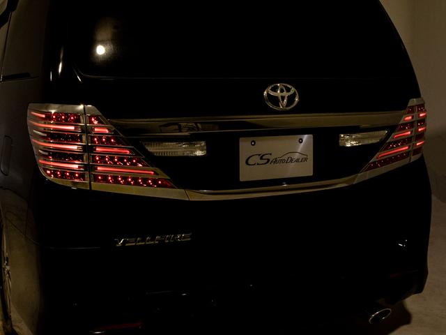 ヴェルファイア 2.4Z (ツインサンルーフ)(カスタムテールランプ)(ダウンサス)(後席モニタ)レオニス19インチホイール/アルパインナビ/両側自動ドア/黒革調シートカバー/バックカメラ/クリアランスソナー/ビルトインETC(19枚目)