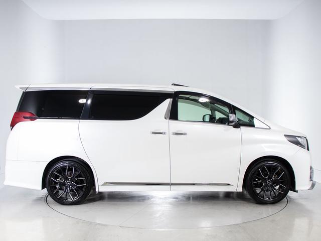 アルファード ２．５Ｓ　（禁煙車）（ツインサンルーフ）（ＬＥＤフロントガーニッシュ）（社外２０インチアルミ）純正９型ナビ／後席モニター／両側自動ドア／ハーフレザー調シートカバー／ＡＣ１００Ｖ電源／クリアランスソナー／（17枚目）