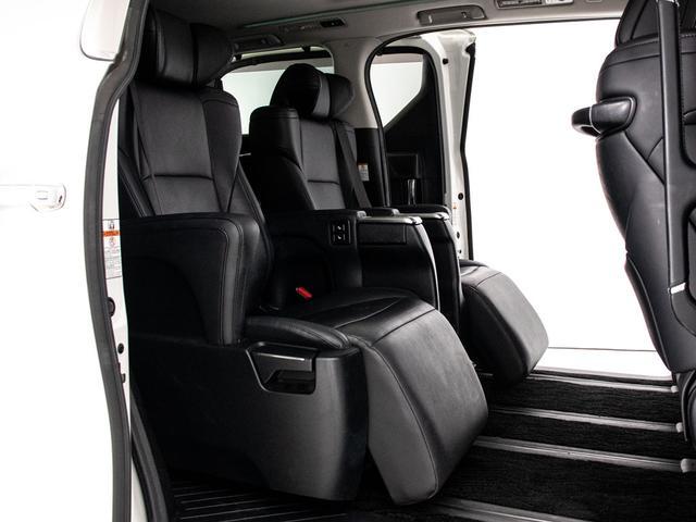 アルファード 2.5S Cパッケージ (禁煙&ワンオーナー車)(サンルーフ)(トヨタセーフティセンス)(デジタルインナーミラー)BSM/黒合皮エグゼクティブシート/両側電動スライドドア/パワーバックドア/後席モニター/10型大画面ナビ(26枚目)