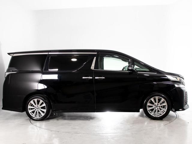 ヴェルファイア ２．５Ｚ　Ａエディション　ゴールデンアイズ　（禁煙車）（点検記録簿８枚）（純正１０型ナビ）（後席モニター）両側自動ドア／パワーバックドア／前車追従レーダークルーズ／衝突被害軽減ブレーキ／踏み間違い防止装置／専用黒ハーフレザーシート／バックカメラ（20枚目）