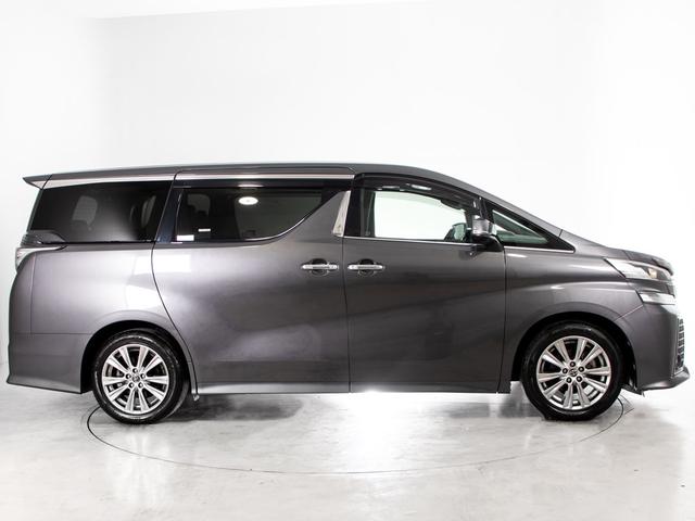 ヴェルファイア ２．５Ｚ　Ａエディション　ゴールデンアイズ　（禁煙車）（純正１０型ナビ）（後席モニター）（両側自動ドア）パワーバックドア／前車追従レーダークルーズ／衝突被害軽減ブレーキ／踏み間違い防止装置／ＡＣ１００Ｖ電源／専用黒ハーフレザーシート／（20枚目）