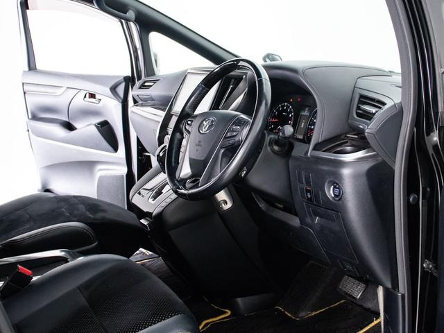 ヴェルファイア ２．５Ｚ　Ａエディション　ゴールデンアイズ　（純正１０型ナビ）（後席モニター）（両側自動ドア）（パワーバックドア）前車追従レーダークルーズ／衝突被害軽減ブレーキ／踏み間違い防止装置／コンビハンドル／ＡＣ１００Ｖ電源／専用黒ハーフレザーシート／（41枚目）