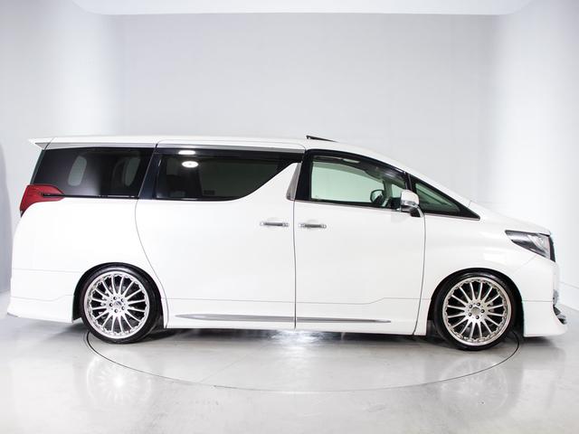 アルファード 2.5S Cパッケージ (禁煙)(カールソン21インチアルミ)(車高調)(モデリスタフルエアロ)サンルーフ/黒本革/JBLサウンド/全方位カメラ/後席モニター/前車追従レーダークルーズ/衝突被害軽減ブレーキ/AC100V電源(20枚目)