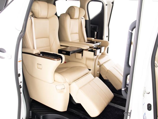 アルファードハイブリッド エグゼクティブラウンジ (ベージュ本革)(JBLサウンド)(全方位カメラ)(後席モニター)前車追従レーダークルーズ/衝突被害軽減ブレーキ/踏み間違い防止装置/自動ハイビーム/両側自動ドア/パワーバックドア/1500W給電/(23枚目)