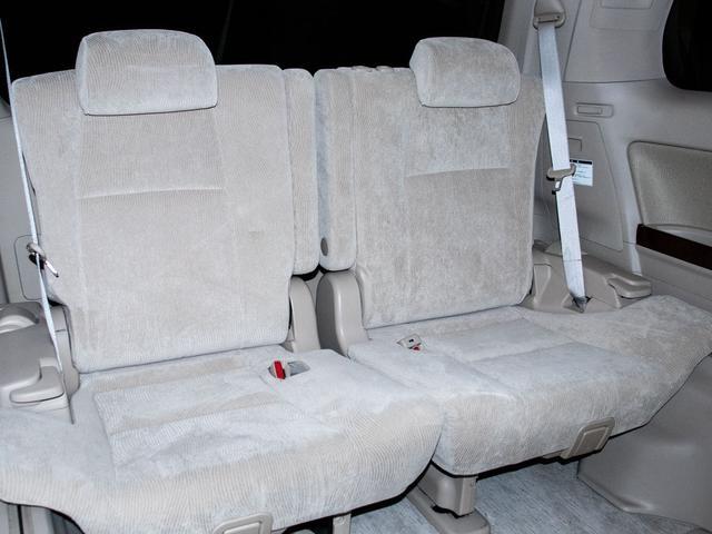 アルファード ２４０Ｇ　（プレミアムサウンド）（後席モニター）（両側自動ドア）（社外１９インチアルミ）バックカメラ／コンビハンドル／ＡＣ１００Ｖ電源／クルーズコントロール／クリアランスソナー／パワーシート／シートメモリー／（27枚目）