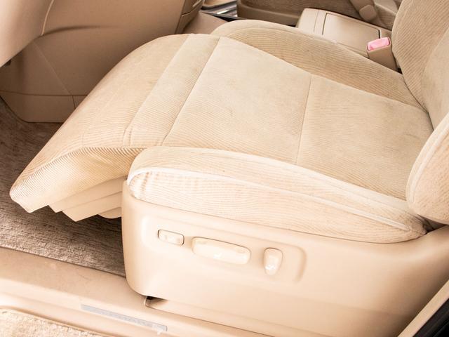 アルファード ２４０Ｇ　（プレミアムサウンド）（後席モニター）（両側自動ドア）（社外１９インチアルミ）バックカメラ／コンビハンドル／ＡＣ１００Ｖ電源／クルーズコントロール／クリアランスソナー／パワーシート／シートメモリー／（29枚目）