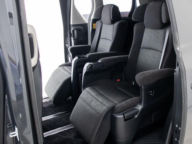 アルファード ２４０Ｓ　Ｃパッケージ　（禁煙車）（ＢＭＷオリジナルカラー）（後席モニター）両側自動ドア／パワーバックドア／純正ＨＤＤナビ／ビルトインＥＴＣ／クルーズコントロール／クリアランスソナー／エグゼクティブシート／（26枚目）