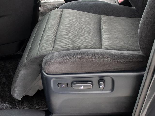 アルファード ２４０Ｓ　Ｃパッケージ　（禁煙車）（ＢＭＷオリジナルカラー）（後席モニター）両側自動ドア／パワーバックドア／純正ＨＤＤナビ／ビルトインＥＴＣ／クルーズコントロール／クリアランスソナー／エグゼクティブシート／（31枚目）