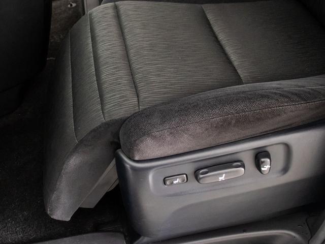 アルファード ２４０Ｓ　Ｃパッケージ　（禁煙車）（ＢＭＷオリジナルカラー）（後席モニター）両側自動ドア／パワーバックドア／純正ＨＤＤナビ／ビルトインＥＴＣ／クルーズコントロール／クリアランスソナー／エグゼクティブシート／（35枚目）