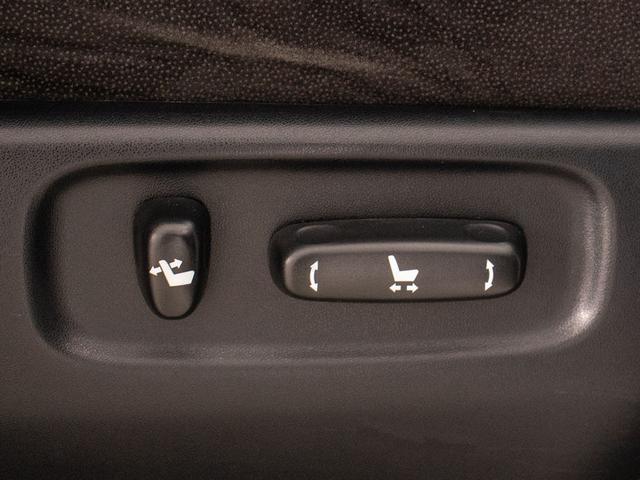 アルファード ２４０Ｓ　Ｃパッケージ　（禁煙車）（ＢＭＷオリジナルカラー）（後席モニター）両側自動ドア／パワーバックドア／純正ＨＤＤナビ／ビルトインＥＴＣ／クルーズコントロール／クリアランスソナー／エグゼクティブシート／（38枚目）