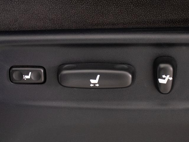 アルファード ２４０Ｓ　Ｃパッケージ　（禁煙車）（ＢＭＷオリジナルカラー）（後席モニター）両側自動ドア／パワーバックドア／純正ＨＤＤナビ／ビルトインＥＴＣ／クルーズコントロール／クリアランスソナー／エグゼクティブシート／（40枚目）