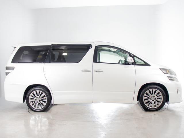 ヴェルファイア ２．４Ｚ　ゴールデンアイズＩＩ　（保冷温庫システムコンソール）（新品タイヤ装着）（両側自動ドア）（パワーバックドア）カロッツェリアナビ／バックカメラ／クルーズコントロール／クリアランスソナー／後席モニター／専用ハーフレザーシート／（18枚目）