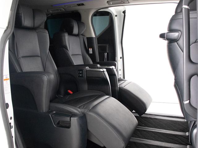 アルファード ２．５Ｓ　Ｃパッケージ　（禁煙車）（サンルーフ）（冷暖房黒革）（アルパインＢＩＧ－Ｘ１１型ナビ）後席モニター／トヨタセーフティセンス／踏み間違い防止装置／３眼ＬＥＤヘッドライト／両側自動ドア／パワーバックドア／コンビハンドル（26枚目）
