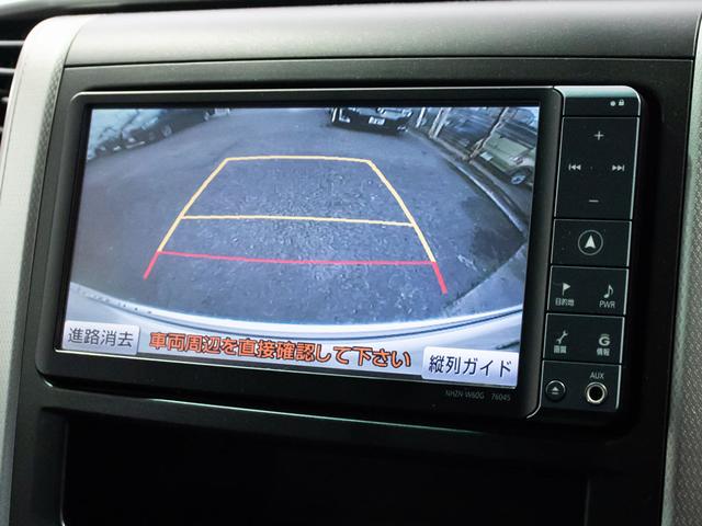 ギアをバックに入れると自動的に切り替わる優れものです。鮮明なカメラ画像にて車庫入れをサポートしてくれます。