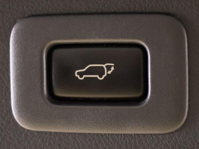 スイッチ操作でトランクリッドの自動開閉が行えます。電子キー本体のワイヤレス機能や運転席のスイッチからでもオープン操作が可能です！高級車ならではの快適装備です！！