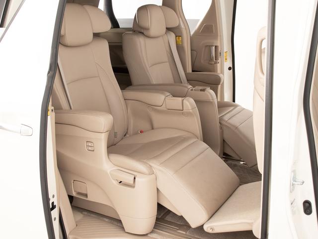 アルファード ３５０Ｇ　Ｌパッケージ　（プレミアムサウンド）（保冷温庫）（ベージュ本革シート）（サンルーフ）レーダークルーズコントロール／プリクラッシュセーフティ／後席モニター／両側電動スライドドア／パワーバックドア／ＡＣ１００Ｖ電源（24枚目）