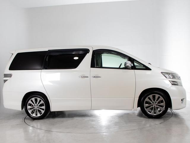 ヴェルファイア ２．４Ｚ　プラチナセレクションＩＩ　タイプゴールド　（禁煙車）（特別仕様車）（両側電動スライドドア）（後席モニター）専用アルカンターラシート／パワーバックドア／クリアランスソナー／コンビハンドル／後席オットマン／ＨＩＤヘッドライト／フルセグＴＶ／ＥＴＣ（16枚目）