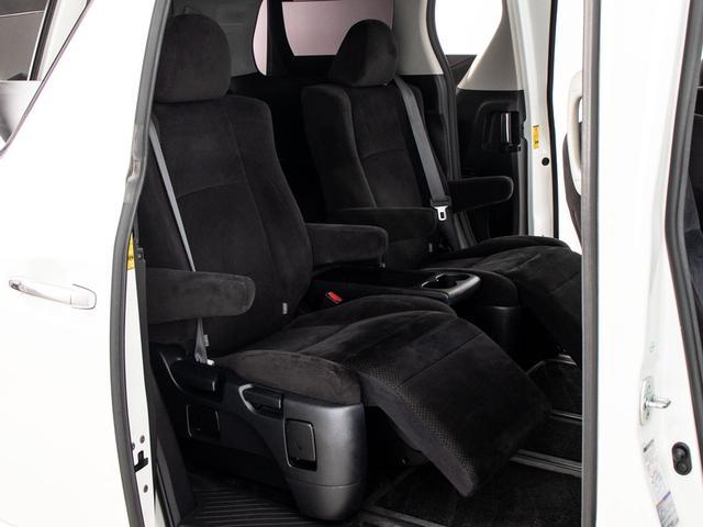 ヴェルファイア ２．４Ｚ　プラチナセレクションＩＩ　タイプゴールド　（禁煙車）（特別仕様車）（両側電動スライドドア）（後席モニター）専用アルカンターラシート／パワーバックドア／クリアランスソナー／コンビハンドル／後席オットマン／ＨＩＤヘッドライト／フルセグＴＶ／ＥＴＣ（26枚目）