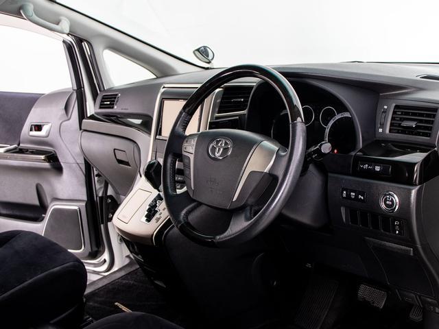 ヴェルファイア ２．４Ｚ　プラチナセレクションＩＩ　タイプゴールド　（禁煙車）（特別仕様車）（両側電動スライドドア）（後席モニター）専用アルカンターラシート／パワーバックドア／クリアランスソナー／コンビハンドル／後席オットマン／ＨＩＤヘッドライト／フルセグＴＶ／ＥＴＣ（32枚目）