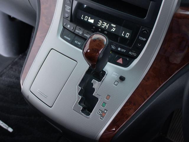 ヴェルファイア 2.4Z プラチナセレクションII (禁煙車)(後席モニター)(両側自動ドア)(パワーバックドア)専用アルカンターラシート/純正SDナビ/バックカメラ/ビルトインETC/クリアランスソナー/コンビハンドル/Bluetooth接続/(31枚目)