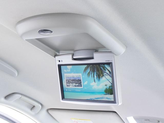 ヴェルファイア 2.4Z プラチナセレクションII タイプゴールド (禁煙車)(フロントリップ)(社外20インチアルミ)(黒革調シートカバー)純正HDDナビ/後席モニター/バックカメラ/両側自動ドア/パワーバックドア/クリアランスソナー/コンビハンドル/(8枚目)