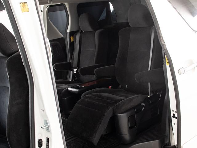 アルファード ２４０Ｓ　プライムセレクションＩＩ　（点検記録簿５枚）（社外２０インチアルミ）（後席モニター）（両側自動ドア）パワーバックドア／カロッツェリアナビ／専用アルカンターラシート／コンビハンドル／クリアランスソナー／フルセグＴＶ／（25枚目）