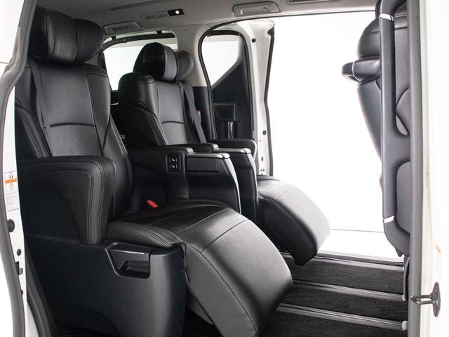 アルファード ２．５Ｓ　Ｃパッケージ　（禁煙）（カロッツェリアナビ）（後席モニター）（両側自動ドア）パワーバックドア／前車追従レーダークルーズ／衝突被害軽減ブレーキ／踏み間違防止装置／バックカメラ／エグゼクティブシート／黒革調シートカバー（26枚目）