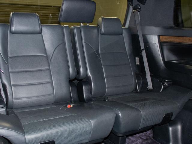 ３列目シートも広々とした空間を御用意！！シートアレンジにて快適スペースを作る事も可能となります！！アレンジパターンも豊富でまさにドライバー思考のお車です！！