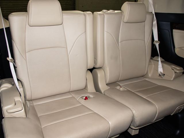 ３列目シートも広々とした空間を御用意！！シートアレンジにて快適スペースを作る事も可能となります！！アレンジパターンも豊富でまさにドライバー思考のお車です！！