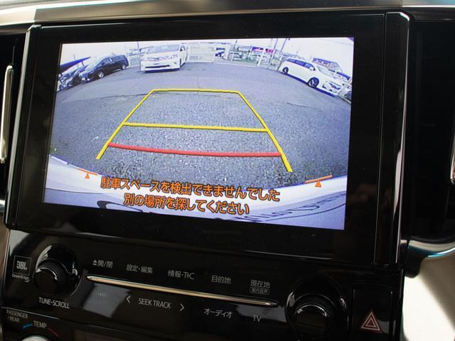 ギアをバックに入れると自動的に切り替わる優れものです。鮮明なカメラ画像にて車庫入れをサポートしてくれます。